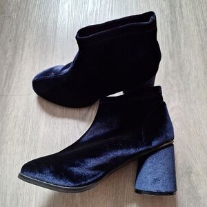 Vintage Elegant Deep Navy Velvet Ankle Boots 8.5
